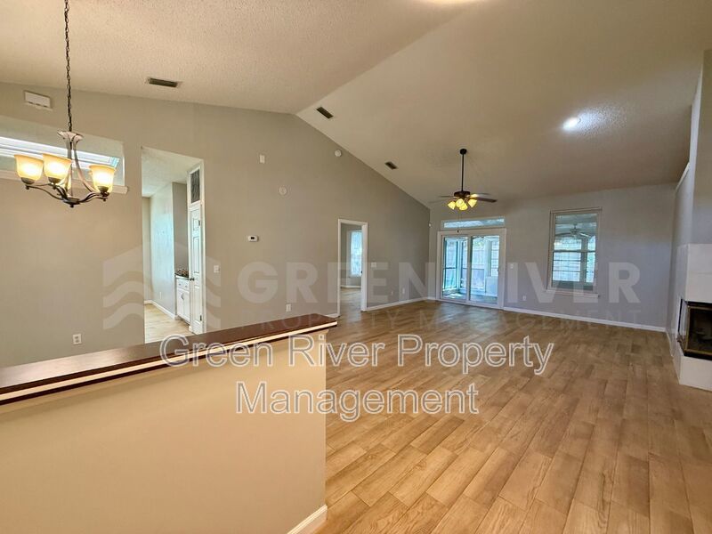 Vaulted Ceilings, Modern Finishes & Pet-Friendly Living – Your Perfect Collins Ridge Retreat Awaits! property image