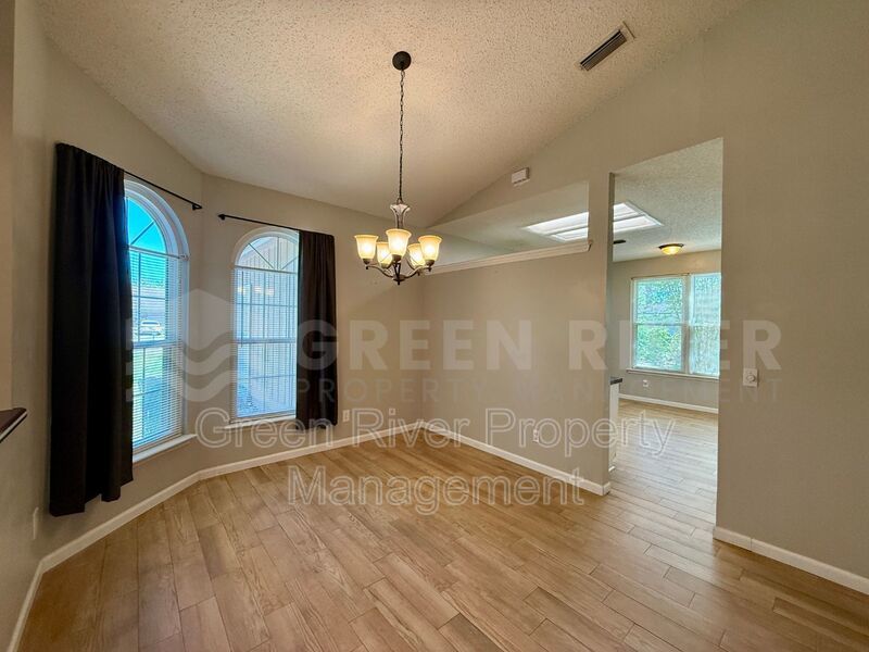 Vaulted Ceilings, Modern Finishes & Pet-Friendly Living – Your Perfect Collins Ridge Retreat Awaits! property image