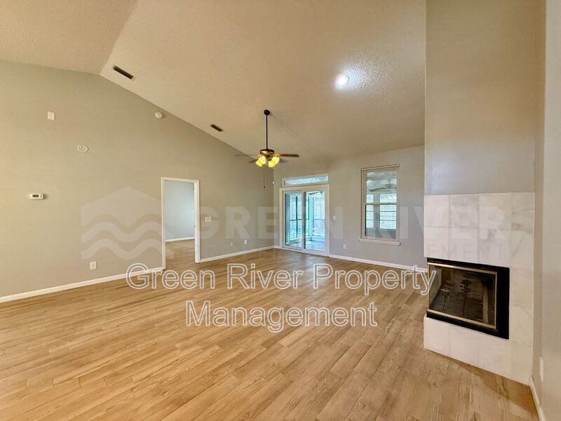 Vaulted Ceilings, Modern Finishes & Pet-Friendly Living – Your Perfect Collins Ridge Retreat Awaits! property image