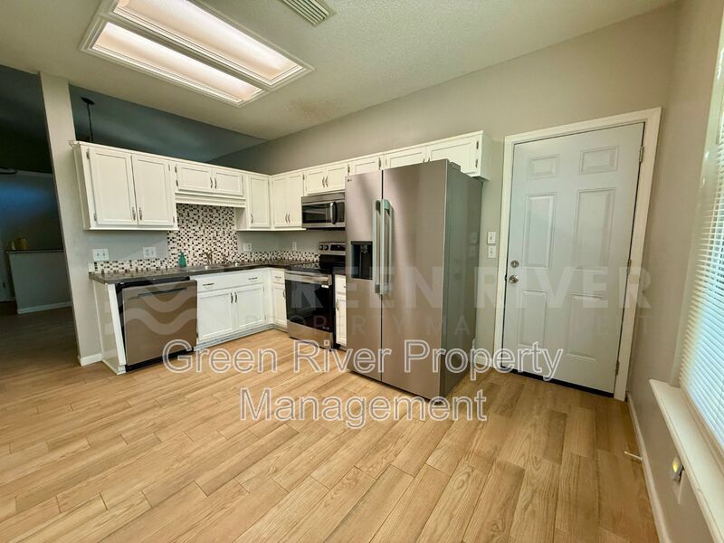 Vaulted Ceilings, Modern Finishes & Pet-Friendly Living – Your Perfect Collins Ridge Retreat Awaits! property image