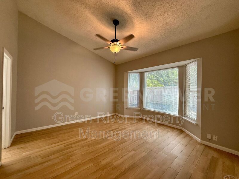 Vaulted Ceilings, Modern Finishes & Pet-Friendly Living – Your Perfect Collins Ridge Retreat Awaits! property image