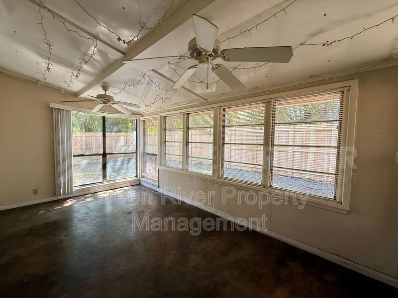 Vaulted Ceilings, Modern Finishes & Pet-Friendly Living – Your Perfect Collins Ridge Retreat Awaits! property image