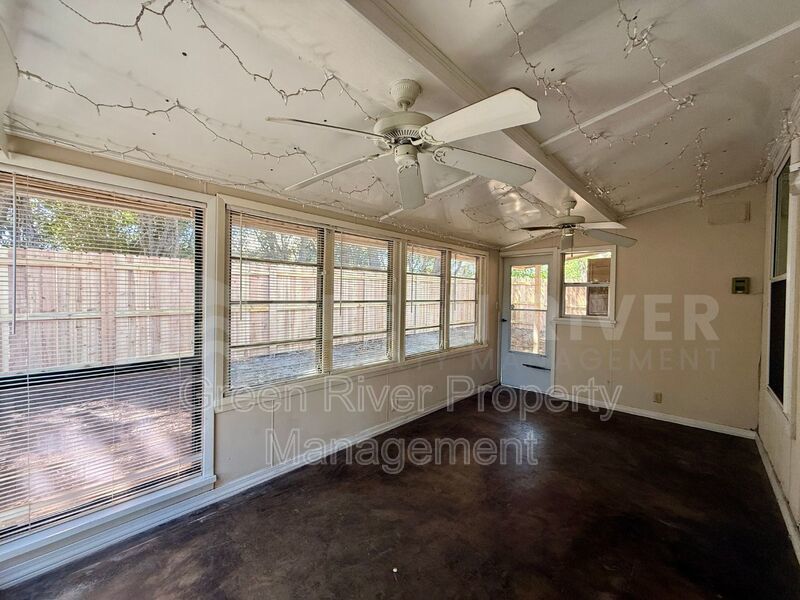 Vaulted Ceilings, Modern Finishes & Pet-Friendly Living – Your Perfect Collins Ridge Retreat Awaits! property image