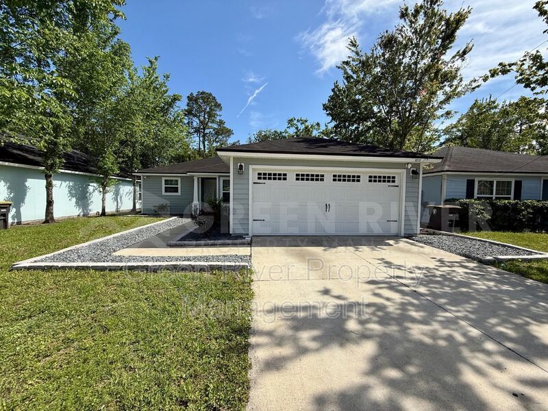 Stylish 4BR Retreat with Granite Kitchen, Spacious Yard & No HOA!! property image