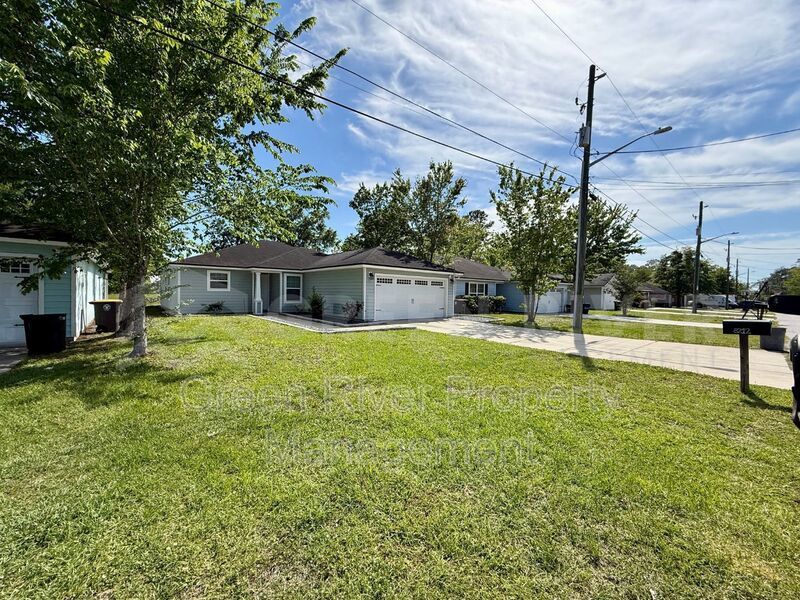 Stylish 4BR Retreat with Granite Kitchen, Spacious Yard & No HOA!! property image