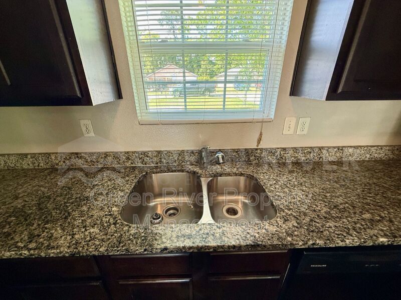 Stylish 4BR Retreat with Granite Kitchen, Spacious Yard & No HOA!! property image