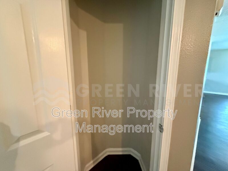 Stylish 4BR Retreat with Granite Kitchen, Spacious Yard & No HOA!! property image