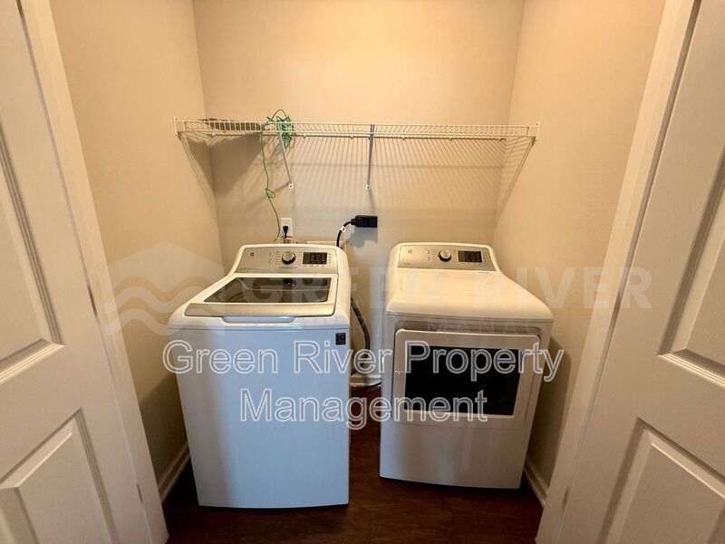 Stylish 4BR Retreat with Granite Kitchen, Spacious Yard & No HOA!! property image