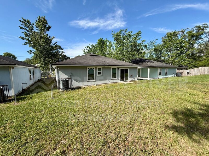 Stylish 4BR Retreat with Granite Kitchen, Spacious Yard & No HOA!! property image