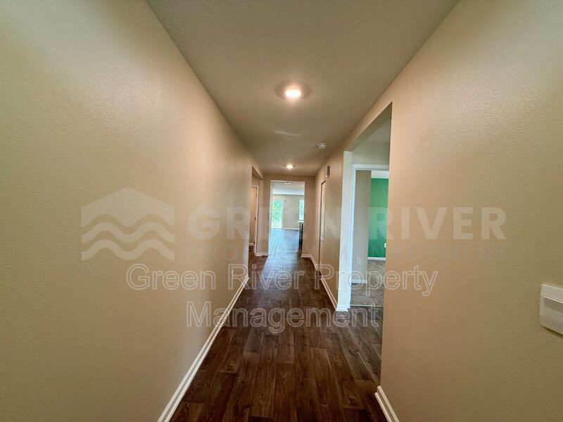 Willow Springs Living: Stylish 4BR Retreat Near Top Schools & Fleming Island Hotspots!! property image