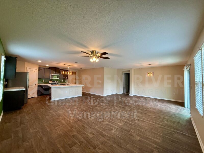 Willow Springs Living: Stylish 4BR Retreat Near Top Schools & Fleming Island Hotspots!! property image