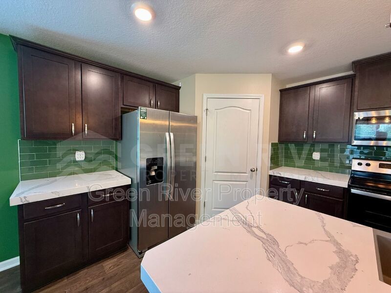 Willow Springs Living: Stylish 4BR Retreat Near Top Schools & Fleming Island Hotspots!! property image