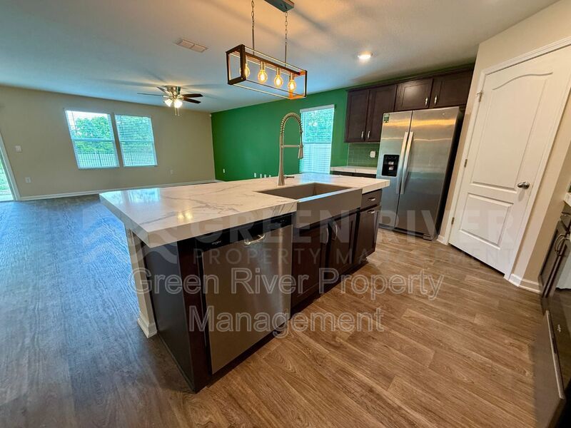 Willow Springs Living: Stylish 4BR Retreat Near Top Schools & Fleming Island Hotspots!! property image