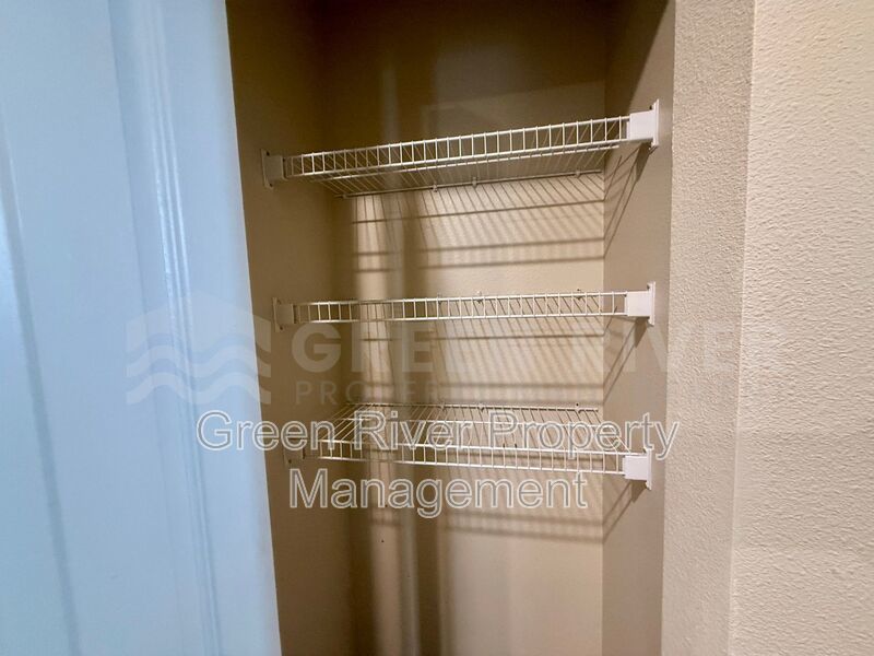 Willow Springs Living: Stylish 4BR Retreat Near Top Schools & Fleming Island Hotspots!! property image