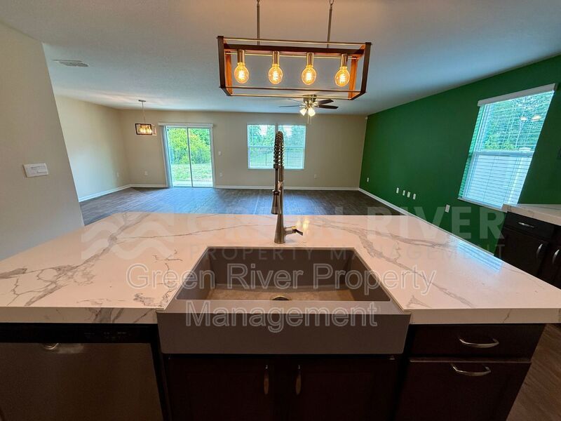 Willow Springs Living: Stylish 4BR Retreat Near Top Schools & Fleming Island Hotspots!! property image