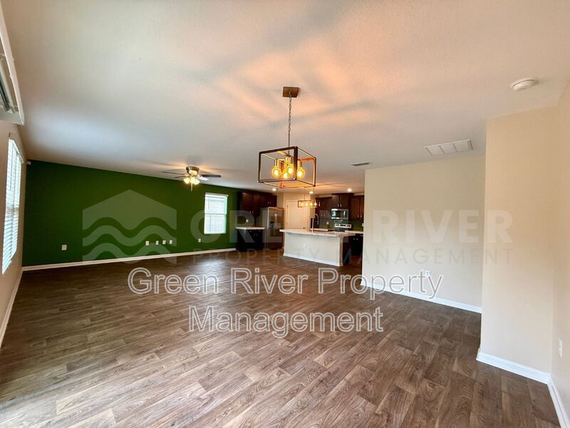Willow Springs Living: Stylish 4BR Retreat Near Top Schools & Fleming Island Hotspots!! property image
