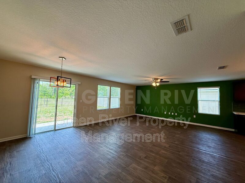 Willow Springs Living: Stylish 4BR Retreat Near Top Schools & Fleming Island Hotspots!! property image