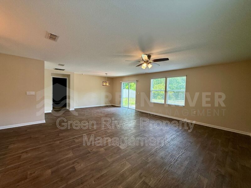 Willow Springs Living: Stylish 4BR Retreat Near Top Schools & Fleming Island Hotspots!! property image