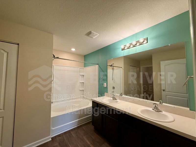 Willow Springs Living: Stylish 4BR Retreat Near Top Schools & Fleming Island Hotspots!! property image