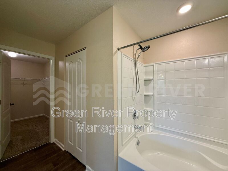 Willow Springs Living: Stylish 4BR Retreat Near Top Schools & Fleming Island Hotspots!! property image