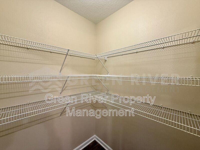 Willow Springs Living: Stylish 4BR Retreat Near Top Schools & Fleming Island Hotspots!! property image