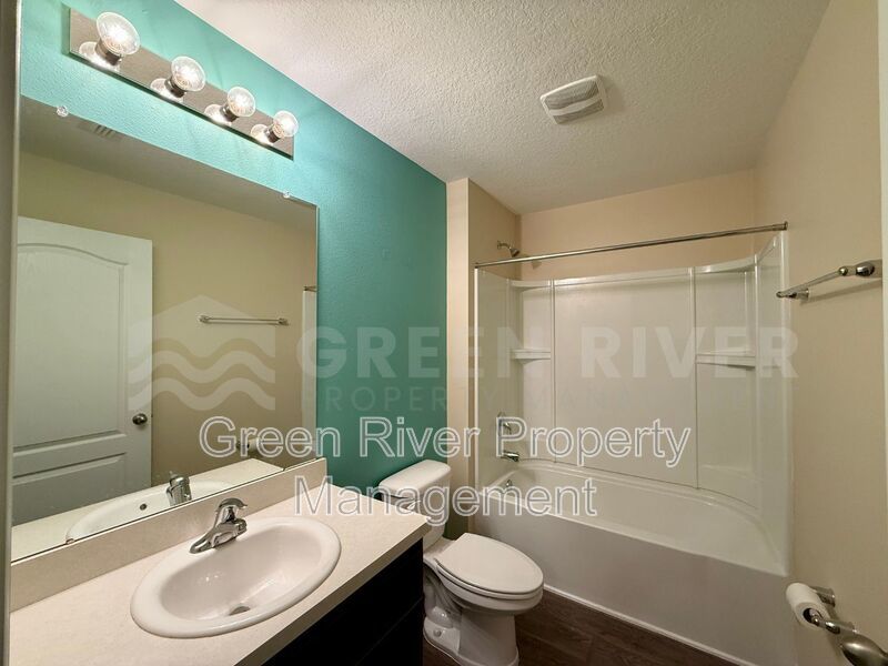 Willow Springs Living: Stylish 4BR Retreat Near Top Schools & Fleming Island Hotspots!! property image