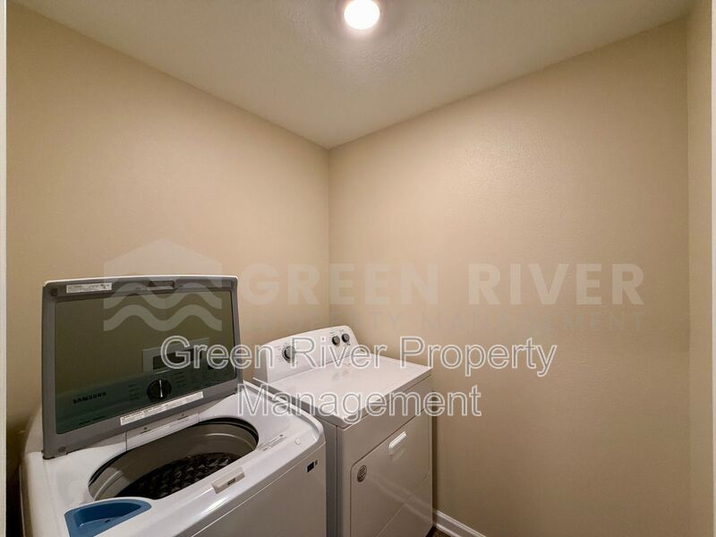 Willow Springs Living: Stylish 4BR Retreat Near Top Schools & Fleming Island Hotspots!! property image