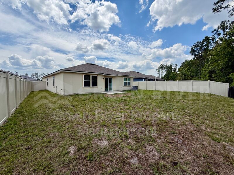 Willow Springs Living: Stylish 4BR Retreat Near Top Schools & Fleming Island Hotspots!! property image