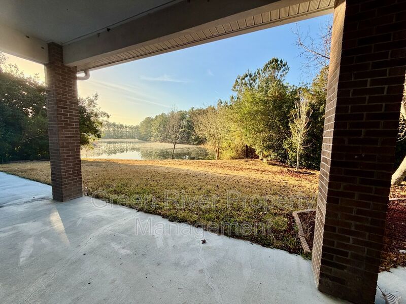 Luxury Living in The Oaks at Oakleaf – 4BR Retreat & Resort-Style Amenities property image