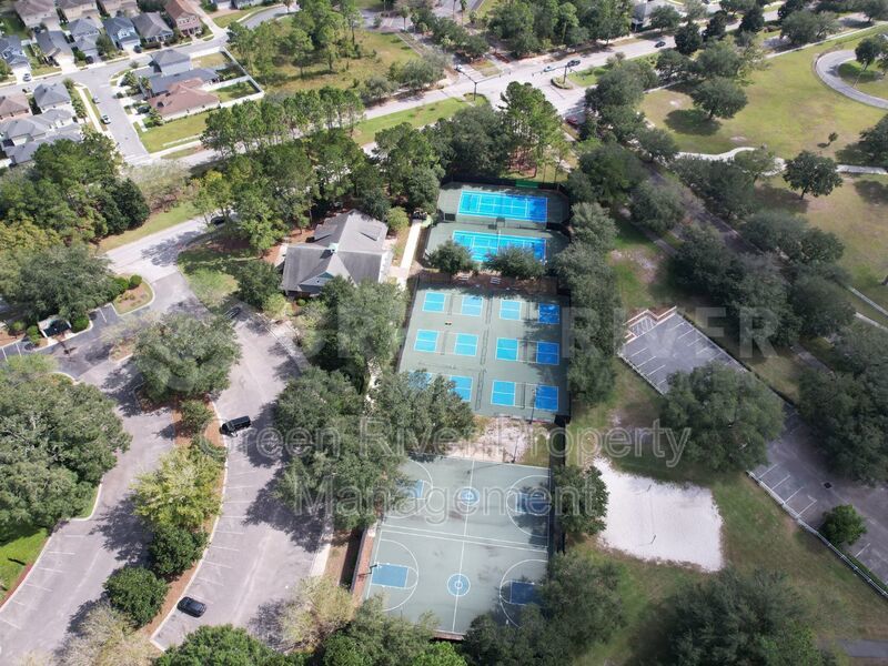 Luxury Living in The Oaks at Oakleaf – 4BR Retreat & Resort-Style Amenities property image