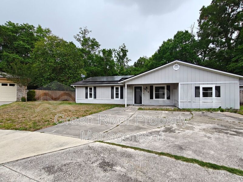 Stylish 4BR Home with Solar Panels, Florida Room & Outdoor Entertaining Space!! property image
