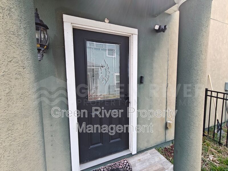 Lakefront Luxury Living with Space to Spare! property image