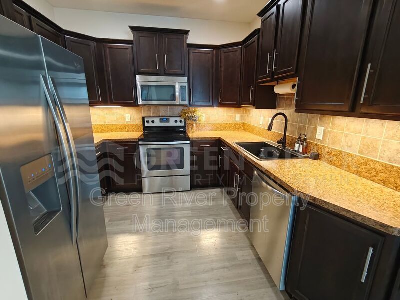 Lakefront Luxury Living with Space to Spare! property image