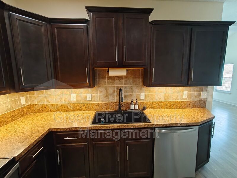 Lakefront Luxury Living with Space to Spare! property image