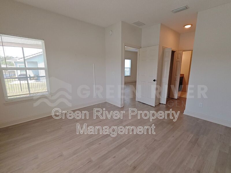 Lakefront Luxury Living with Space to Spare! property image
