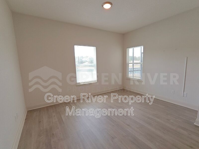 Lakefront Luxury Living with Space to Spare! property image