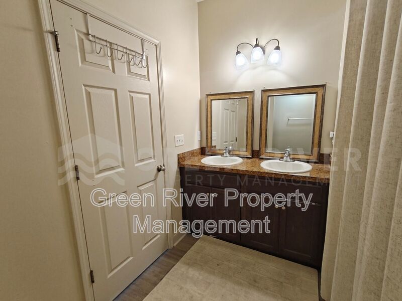 Lakefront Luxury Living with Space to Spare! property image