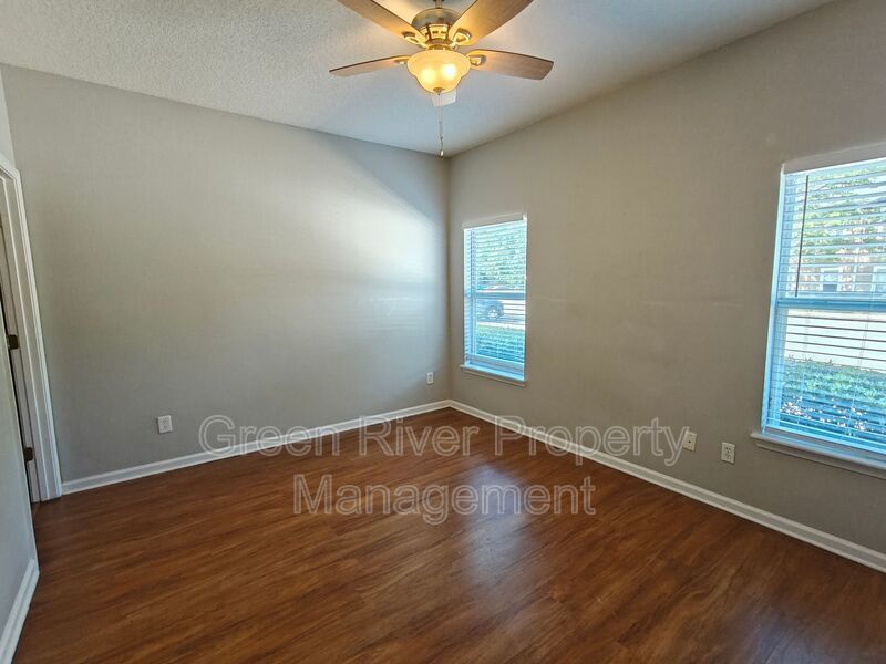Cozy 2 Bedroom Condo on Ground Floor property image