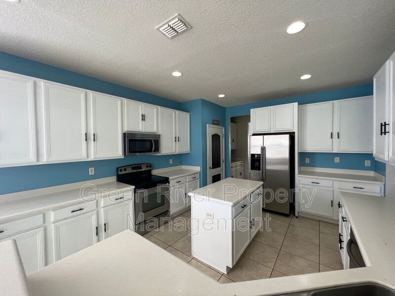 Large family home in Autumn Point property image