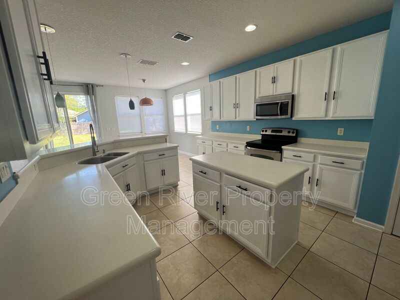 Large family home in Autumn Point property image
