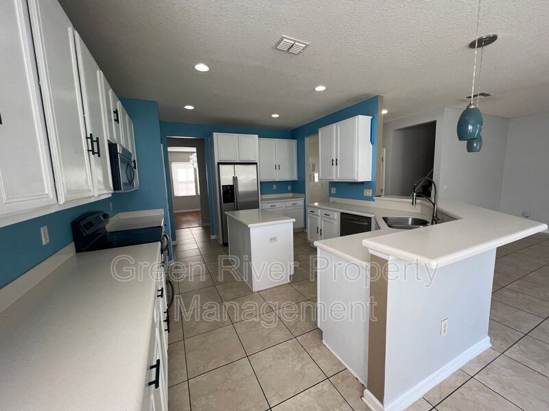 Large family home in Autumn Point property image