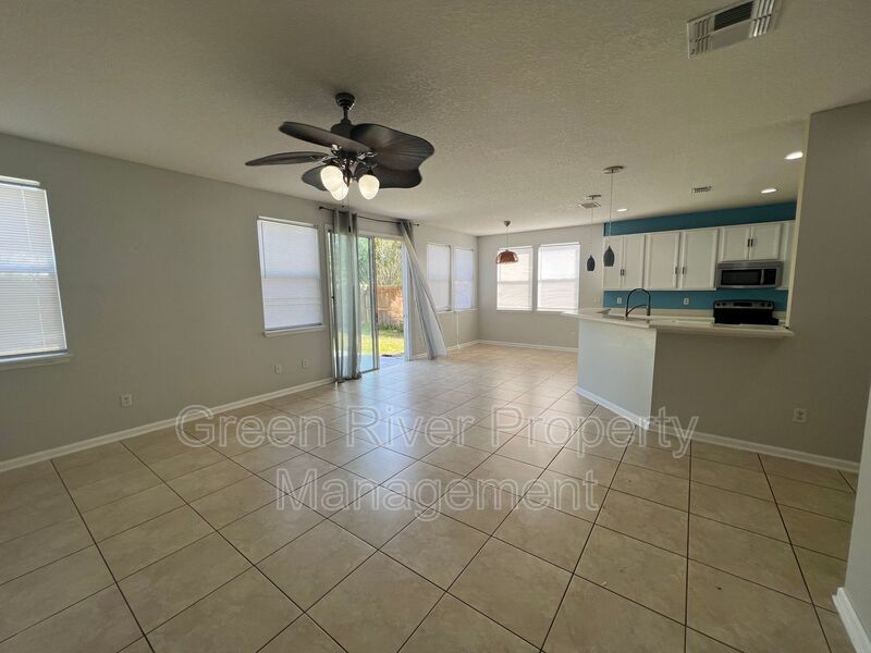 Large family home in Autumn Point property image