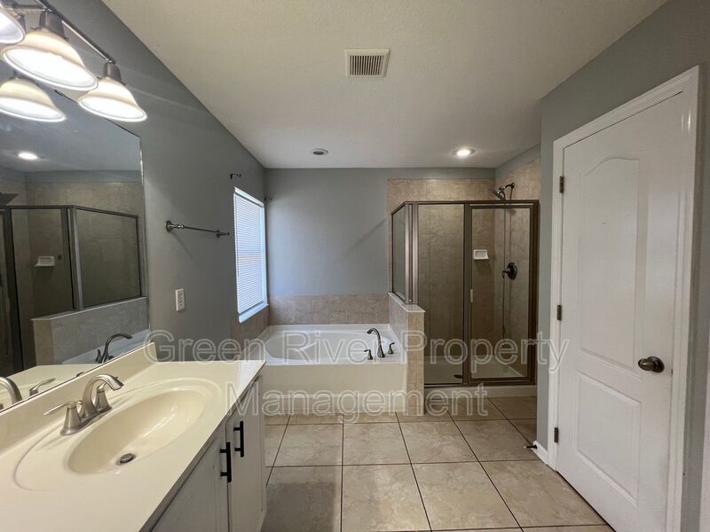 Large family home in Autumn Point property image