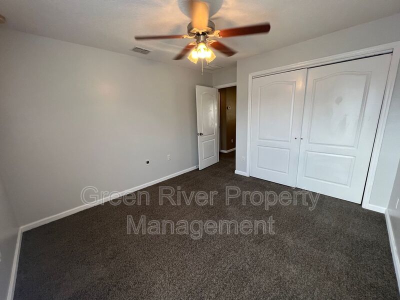Large family home in Autumn Point property image