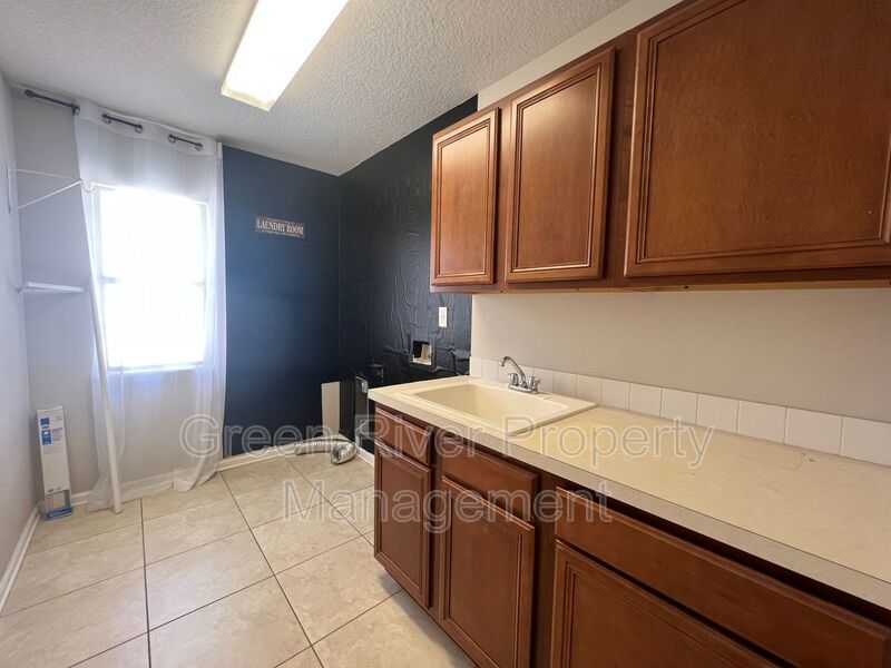 Large family home in Autumn Point property image