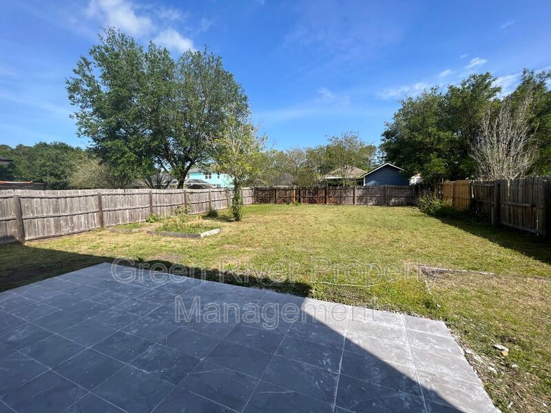 Large family home in Autumn Point property image
