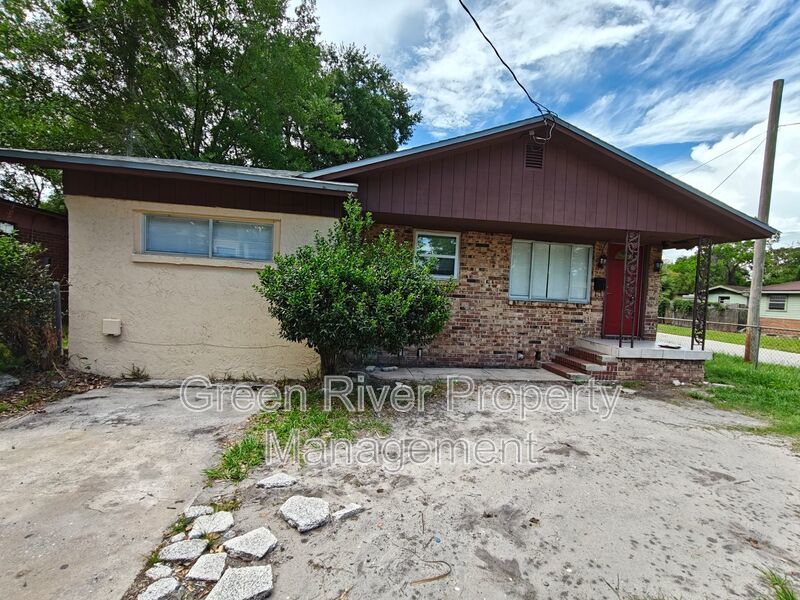 Charming Updated Home with Bonus Room property image