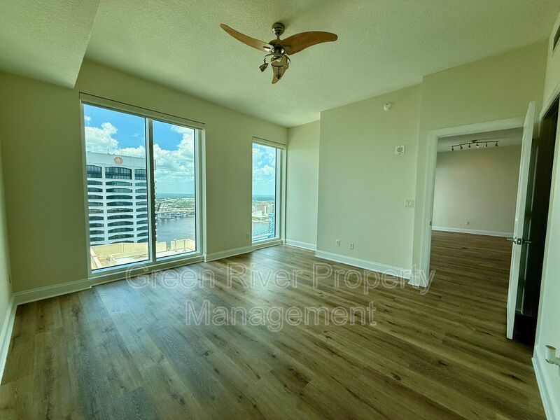Luxury Riverfront Living at The Peninsula at St. Johns Center property image