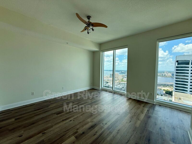 Luxury Riverfront Living at The Peninsula at St. Johns Center property image