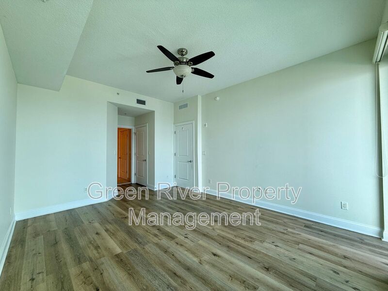 Luxury Riverfront Living at The Peninsula at St. Johns Center property image